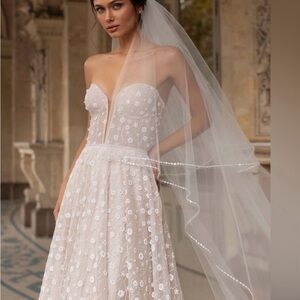 Pronovias white long tulle veil with pearly looking edges
